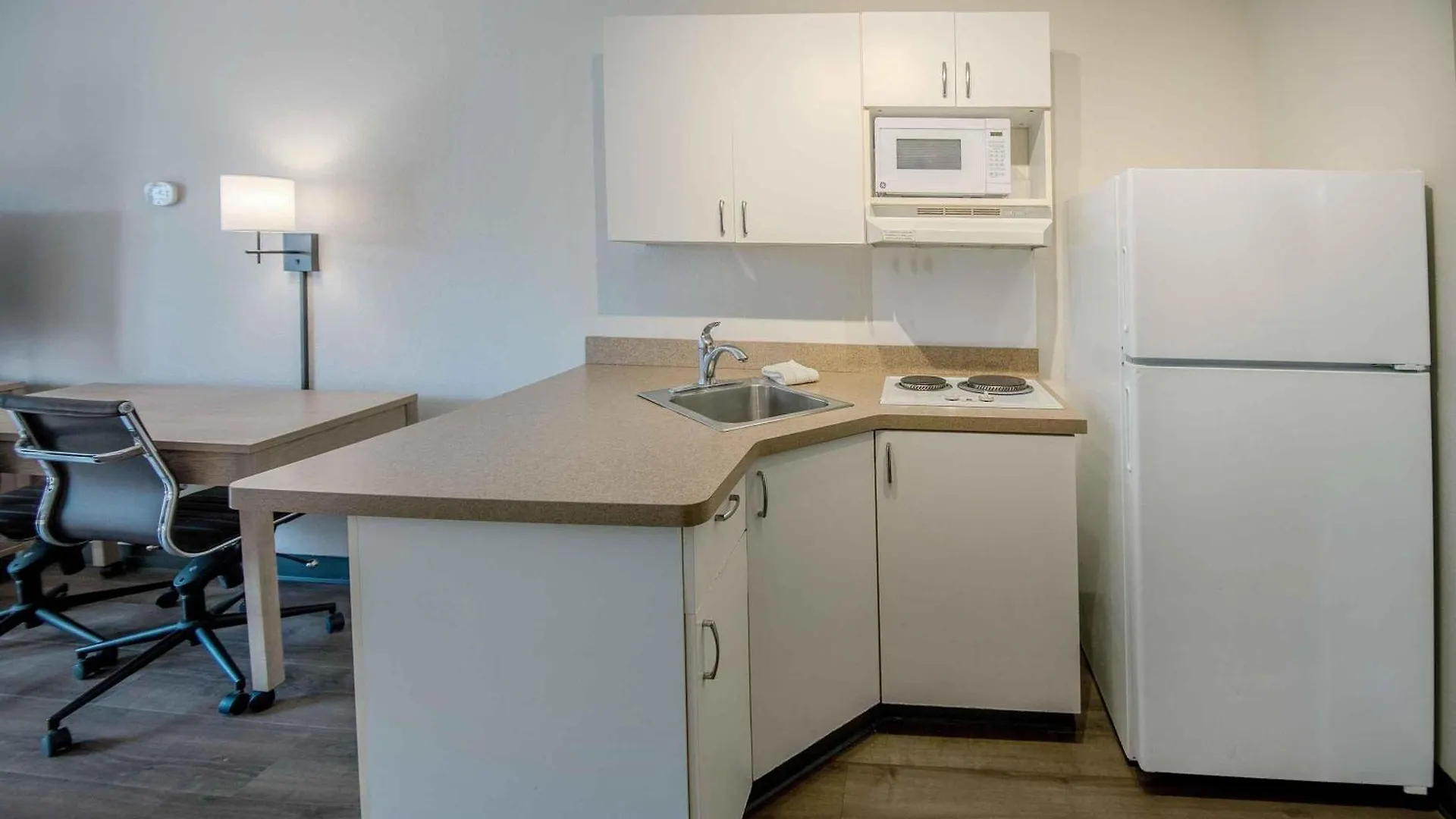 Extended Stay America Suites - Phoenix - Biltmore 2*,  Ηνωμένες Πολιτείες της Αμερικής